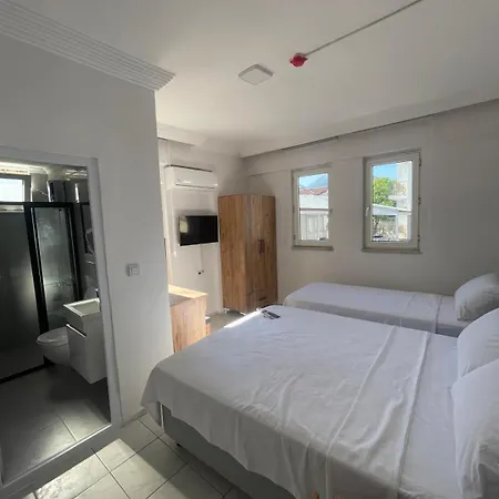 Cam Hotel *