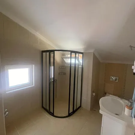 Cam Hotel *
